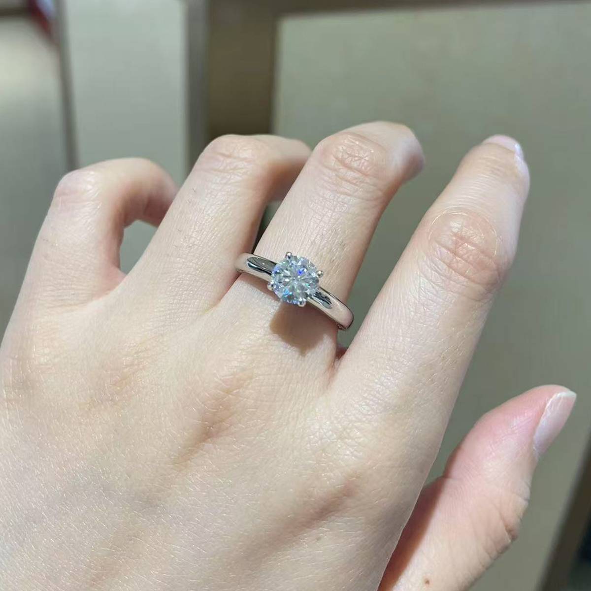 四爪女戒S925银镀白金定制选款主石莫桑钻1.2ct/副石高碳钻